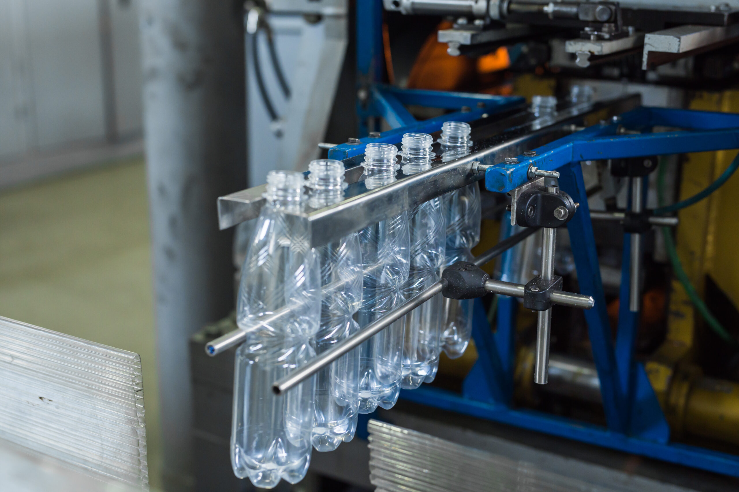 Water factory - Water bottling line for processing and bottling pure spring water into small bottles.